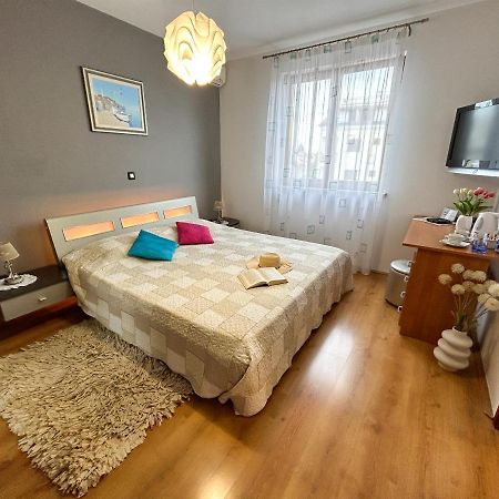 Room Adry Ровинь Экстерьер фото